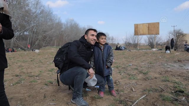 Ulaş Tuna Astepe Pazarkule Sınır Kapısı'na gitti! Mültecilere yardıma koştu - Resim: 2