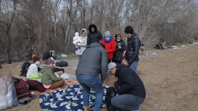 Ulaş Tuna Astepe Pazarkule Sınır Kapısı'na gitti! Mültecilere yardıma koştu - Resim: 3