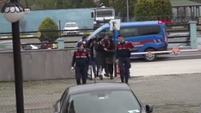 Emre Aşık'ın eşi uyuşturucu taciriyle yakalanan eşi Yağmur Aşık hakaret etmiş - Resim: 1