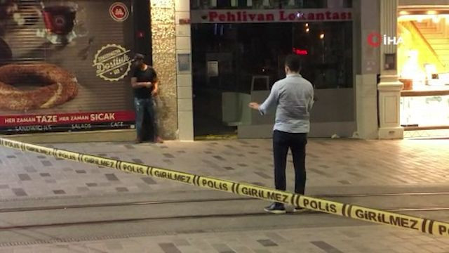 İstiklal Caddesi'nde bıçaklı dehşet! Etrafa saldırdı, cadde kapatıldı - Resim: 4