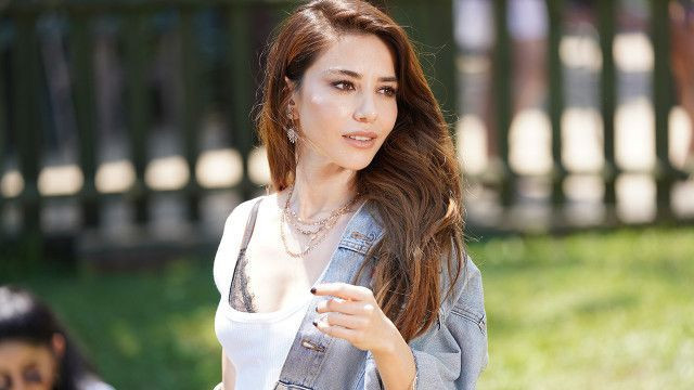 Bay Yanlış'taki Özgür'ün evi bakın hangi ünlü sanatçının çıktı! - Resim: 3