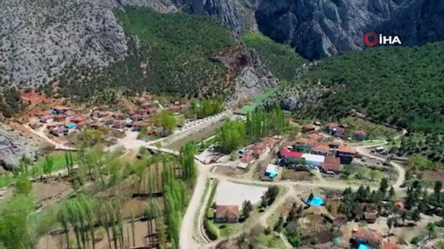Çorum'da doğa harikası! İncesu kanyonu güzelliği ile büyülüyor - Resim: 2