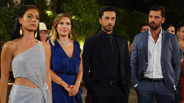 Yasak Elma RTÜK'ü dalgaya aldı resmen dekolte şov yaptı - Resim: 1