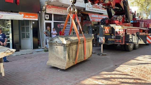 Bursa'da taksicinin sırtını dayadığı şey 2 bin yıllık tarihi eser çıktı - Resim: 2