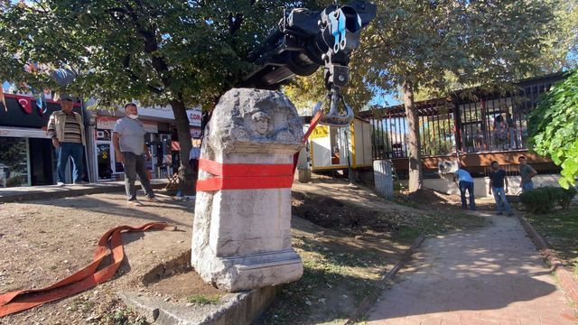 Bursa'da taksicinin sırtını dayadığı şey 2 bin yıllık tarihi eser çıktı - Resim: 4