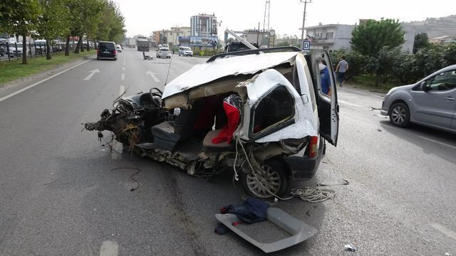 Samsun'da feci kaza! Ağaca çarptı motoru fırladı bu hale geldi - Resim: 1