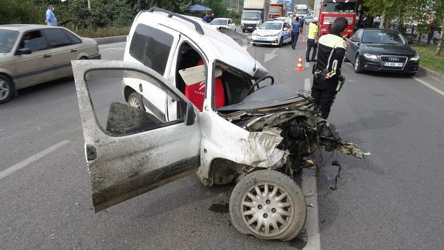Samsun'da feci kaza! Ağaca çarptı motoru fırladı bu hale geldi - Resim: 2