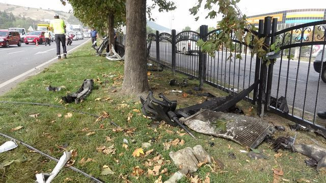 Samsun'da feci kaza! Ağaca çarptı motoru fırladı bu hale geldi - Resim: 4