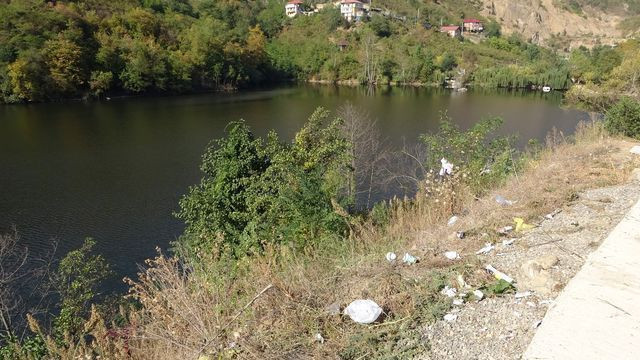 Göl simsiyah oldu alarm veriyor Trabzon'da korkutan görüntü! - Resim: 1