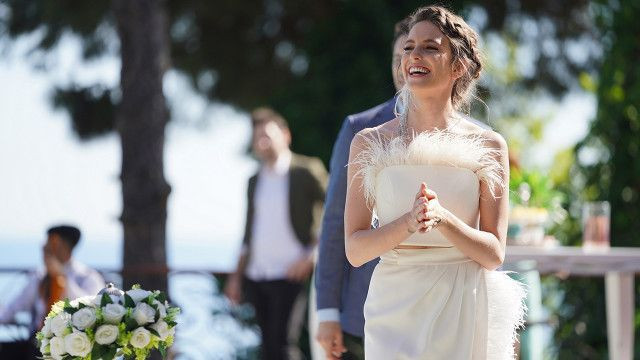 Sen Çal Kapımı dizisinde olay ayrılık İlayda Çevik geldi ünlü oyuncu ayrıldı - Resim: 4