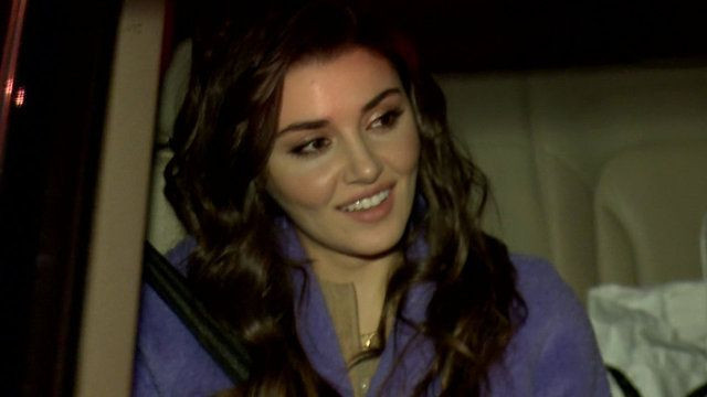 Hande Erçel'den Murat Dalkılıç açıklaması ayrılığı anlattı takipten çıkmıştı - Resim: 1