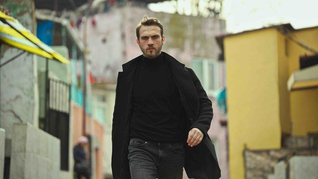 Çukur Yasak Elma Survivor Maraşlı Sefirin Kızı'na fark attı! Zirve bakın kimin - Resim: 2