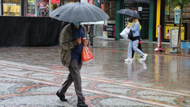 Kar İstanbul'a dayandı fena geliyor! Sıcaklık 15 derece birden düştü Meteoroloji 43 ilde alarm verdi: Ankara Konya Eskişehir - Resim: 1