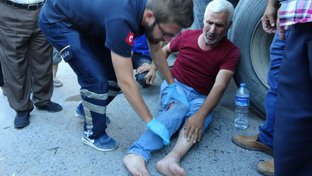 Kamyonunun altını kontrol eden şoför bir anda dehşeti yaşadı - Resim: 0