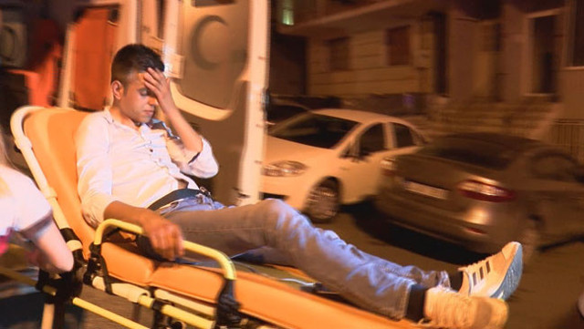 Alkollü sürücü yol ortasında sızdı ne yaptılarsa uyandıramadılar - Resim: 0