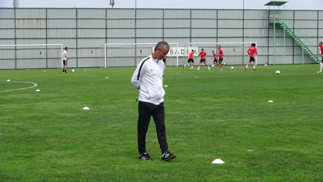 Çaykur Rizespor Teknik Direktörü İsmail Kartal: İyi bir futbolla kazanmak istiyoruz - Resim: 0