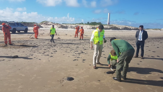 Brezilya kıyılarında 100 tondan fazla petrol sızıntısı tespit edildi: Sebebi bilinmiyor - Resim: 1