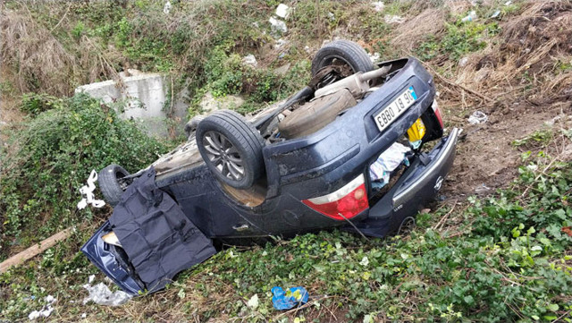 Cep telefonuyla konuşmaktan ceza yedi sonra kaza yaptı: 2 ölü, 2 yaralı - Resim: 0