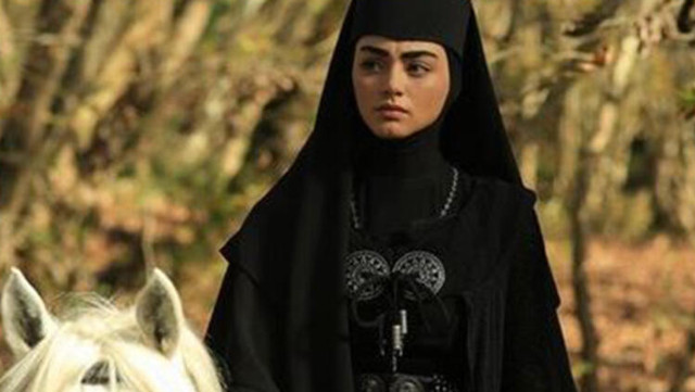 Bala Hatun'u oynayan Özge Törer kimdir kaç yaşında? - Resim: 0