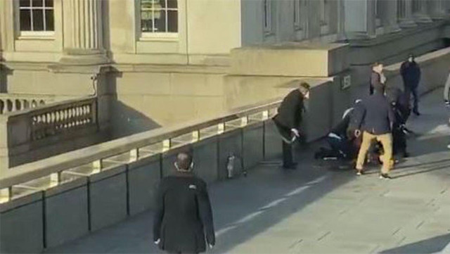 Londra'daki bıçaklı saldırganın kimliği açıklandı - Resim: 0