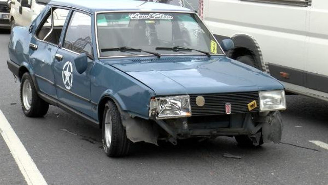 İstanbul'da yoldan geçmeye çalışan çifte araç çarptı ikisi de öldü - Resim: 1