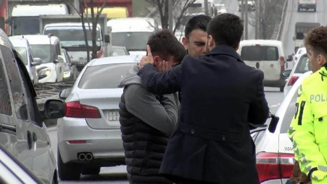 İstanbul'da yoldan geçmeye çalışan çifte araç çarptı ikisi de öldü - Resim: 0