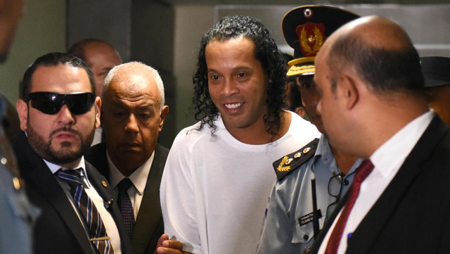 Ronaldinho tutuklandı! Futbolun efsanesinin işlediği suç pes dedirtti - Resim: 0