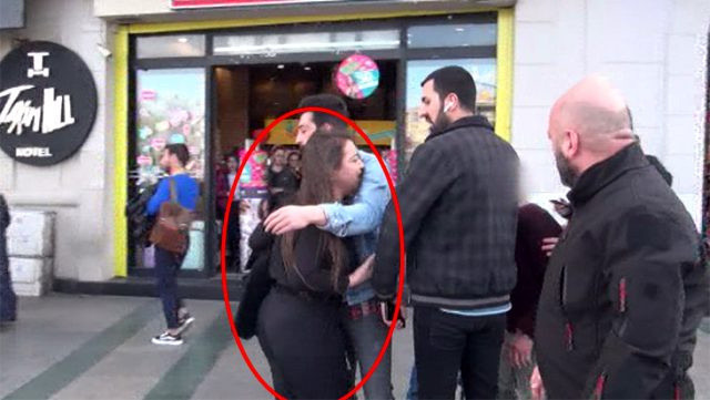 Taksim'de 87 yaşındaki adamdan taciz rezilliği kız sinir krizleri geçirdi - Resim: 0
