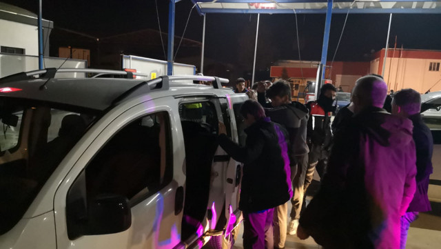 Bursa'da otomobil çalan 6 kişi koronavirüs dezenfektesi yaparken yakalandı - Resim: 0