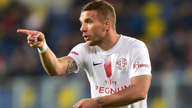 Lucas Podolski: Bu sezon sahada bitmeli - Resim: 0