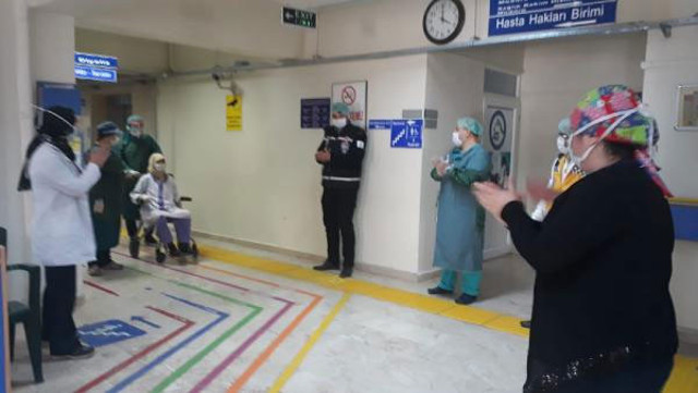 Samsun'da 99 yaşındaki Fatma Ay koronavirüsü yendi - Resim: 0