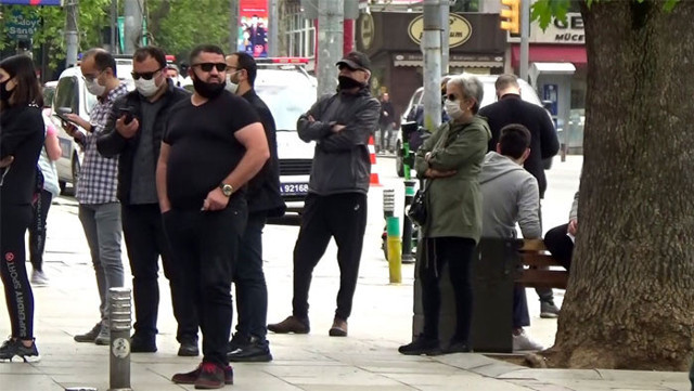 Bağdat Caddesi vatandaşlarla doldu taştı - Resim: 0