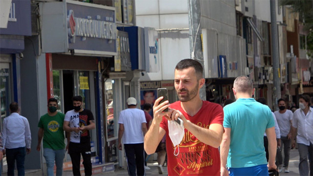 Maskesiz dolaşan vatandaş: Korona neredeyse gelsin bulsun beni - Resim: 0