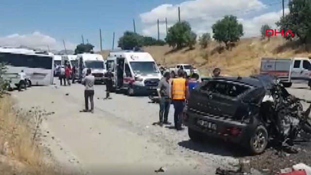 Tunceli'de midibüs ile otomobil çarpıştı! Ölü ve yaralılar var - Resim: 0