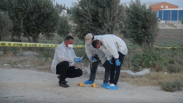 Hatay’da kayıp olan emekli öğretmen boş arazide ölü bulundu - Resim: 0