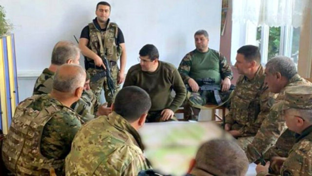 Ermeni komutanlar SİHA korkusundan anaokulunda toplantı yapıyor - Resim: 0