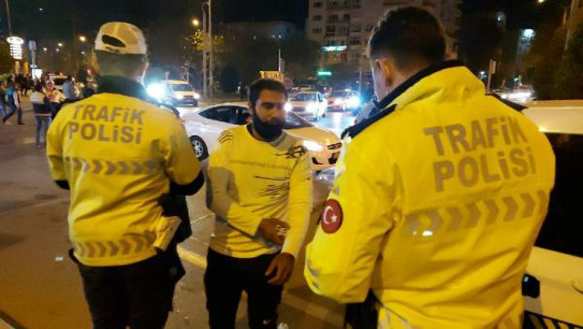 İzmir'de deprem hırsızları! Yıkılan ya da hasar gören binaları yağmalıyorlar - Resim: 1