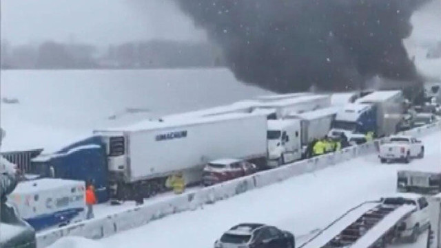 ABD'de yaşanan zincirleme kazada 29 araç birbirine girdi - Resim: 0