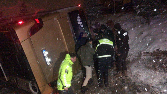 Kırıkkale'de yolcu otobüsü devrildi - Resim: 0