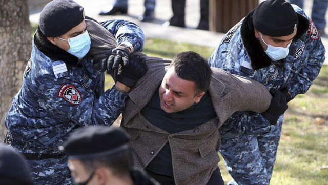 Ermenistan'da darbe girişimi! Ordu hükümete muhtıra verdi Genelkurmay Başkanı görevden alındı - Resim: 5