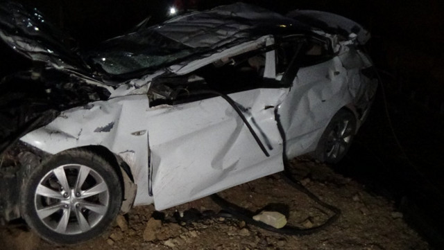 Bursa'da otomobil uçurumdan aşağı uçtu: 2 ölü - Resim: 0
