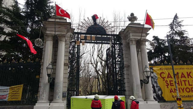 Ekrem İmamoğlu'na sitem edip İstiklal Caddesi'nde intihara kalkıştı: Bana iş için söz verdin... - Resim: 1
