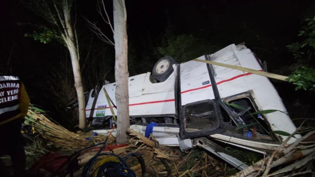 Denizli'de şoförün tuvalet molası faciayla sonuçlandı: 3 ölü, 5 yaralı - Resim: 0