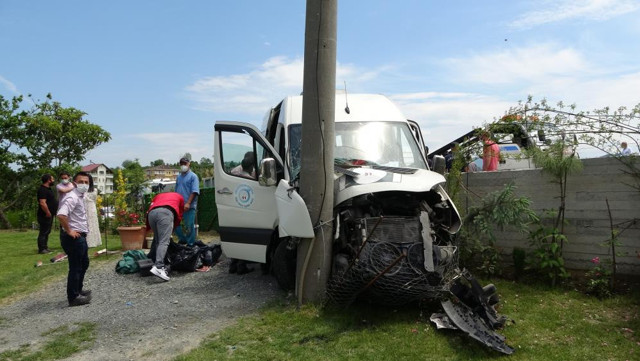 Ordu'da yolcu minibüsü kazaya karıştı: 3'ü askeri personel 15 yaralı - Resim: 0