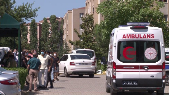 Pendik'te korkunç olay! Bir kadın kendini yangın merdivenine asarak intihar etti - Resim: 0