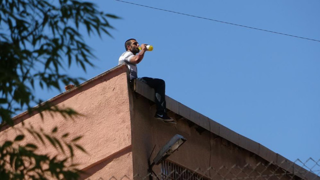 Diyarbakır'da cezaevinde intihar girişiminde ilginç anlar: Limonatayı içtikten sonra ikna oldu - Resim: 0