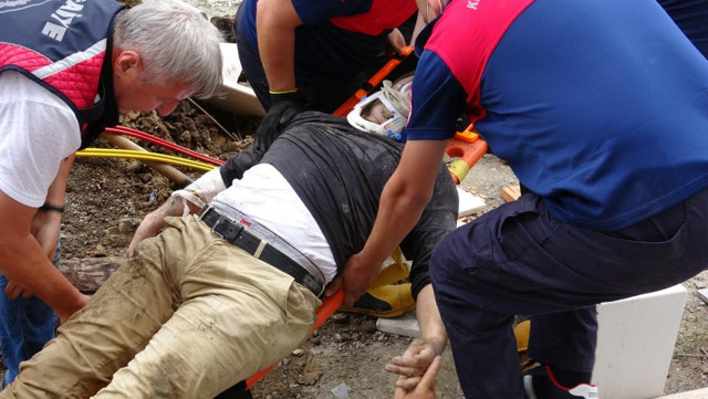 Zonguldak'ta inşaatta göçük! Toprak altında kalan kişi işçi sanılmıştı meğer... - Resim: 1