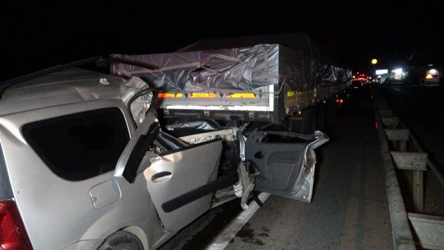 Antalya'da alkol can aldı: Tıra çarpan sürücü yaşamını yitirdi - Resim: 0