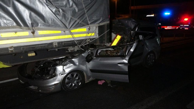 Antalya'da alkol can aldı: Tıra çarpan sürücü yaşamını yitirdi - Resim: 1