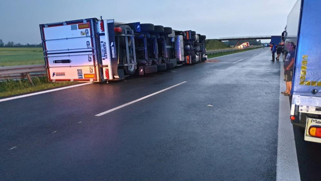 Çekya'da kasırga felaketi! Bir bölge yerle bir oldu: 150 yaralı var Türk şoför ameliyat edildi - Resim: 2